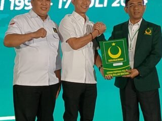 DPP Partai Bulan Bintang Serahkan B1-KWK Kepada Paslon Ikbar-Abuhaera