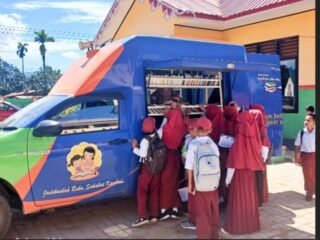 Kadis Perpustakaan Konut Kunker di SDN 5 Oheo Sekaligus Giat Perpustakaan Keliling