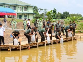 Pangdam XIV/Hasanuddin Lepas Bibit Ikan Nila Dan Mujair Untuk Ketahanan Pangan Kodim 1430/Konut