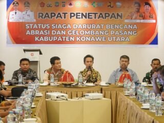 Bupati Konawe Utara Pimpin Rapat Tetapkan Status Siaga Darurat Bencana Abrasi dan Gelombang Pasang