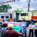 KAI Daop 1 Jakarta Bersama Komunitas Railfans Gencarkan Sosialisasi Keselamatan di Perlintasan Sebidang JPL 38 Stasiun Kramat
