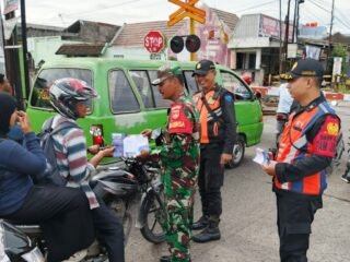 Jaga Keselamatan Perjalanan KA, KAI Daop 4 Semarang Laksanakan Sosialisasi Keselamatan di Perlintasan Sebidang di Grobogan