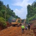 PT. BKM Perbaiki Jalan Poros Tapuemea–Tapunggaya, Wujud Kepedulian Terhadap Infrastruktur Desa