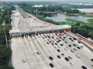 Tembus 523 Ribu Kendaraan Melintas di Gerbang Tol Cikampek Utama, Mobilitas ke Timur Trans Jawa Melonjak Signifikan