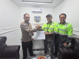 PT Bumi Konawe Minerina Perkuat Sinergitas, Serahkan Genset untuk Polsek Lasolo