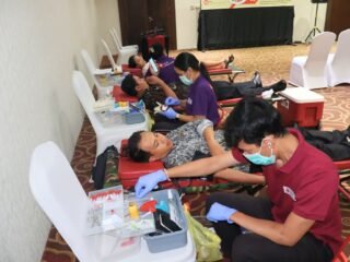 Donor Darah Bali: Rayakan HUT ke-13, Swiss-Belhotel Rainforest Kuta Targetkan 30 Kantong Darah untuk Selamatkan Nyawa