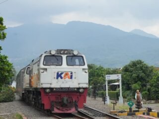 Untuk Keselamatan dan Kelancaran Perjalanan, Sejumlah KA Dialihkan Melewati wilayah Daop 2 Bandung Imbas Gangguan Perjalanan KA di Stasiun Bumiayu