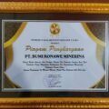 Kolaborasi Program PPM Berkelanjutan, PT Bumi Konawe Minerina Raih Penghargaan dari Bupati Konawe Utara