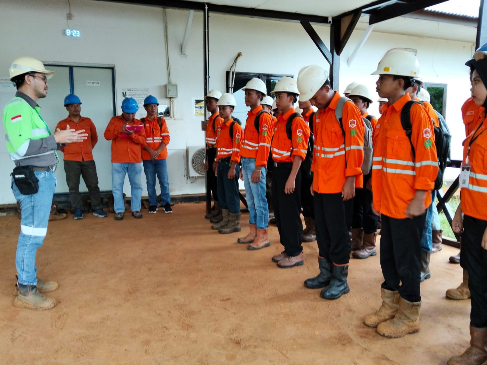 Siswa SMKN 1 Konut Jurusan Geologi Pertambangan Ikuti Pengenalan Lapangan di PT Bumi Konawe Minerina