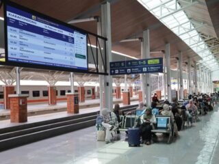 KAI Daop 2 Bandung Himbau Pelanggan Datang Lebih Awal ke Stasiun, Antisipasi Kepadatan Arus Lalu Lintas Saat Kirab Budaya Milangkala Tatar Sunda 2026
