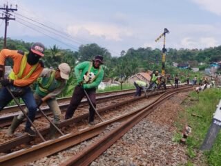 KAI Daop 2 Bandung Ganti 2.800 Meter Rel Untuk Tingkatkan Keselamatan dan Kenyamanan Perjalanan KA