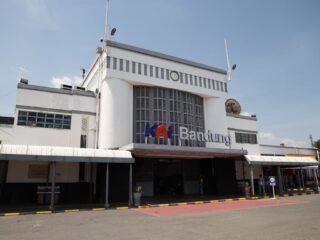 KAI Daop 2 Bandung Imbau Pelanggan Datang Lebih Awal ke Stasiun Jelang Pertandingan Bola Persib Bandung