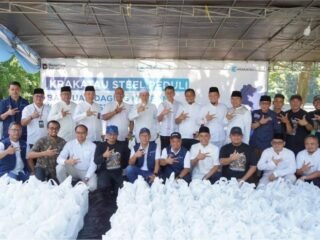 Krakatau Steel Group Salurkan Daging Kurban  untuk Masyarakat Cilegon