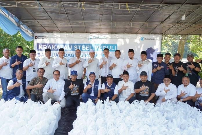 Krakatau Steel Group Salurkan Daging Kurban untuk Masyarakat Cilegon Krakatau Steel Group Salurkan Daging Kurban untuk Masyarakat Cilegon