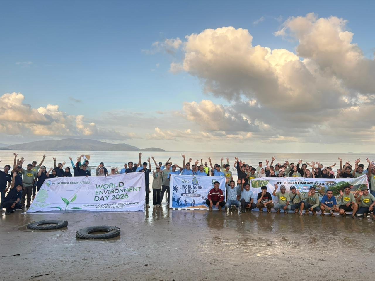 Peringati Hari Lingkungan Hidup Sedunia 2026, PT Bumi Konawe Minerina Gelar Aksi Bersih Pantai Watiwa Desa Mowundo