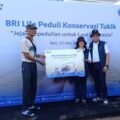 BRI Life Gelar Pelepasan Tukik, Dukung Konservasi Penyu  di Pantai Kuta Bali