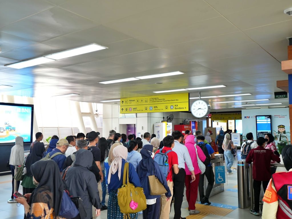 Tingkatkan Kenyamanan Pengguna, LRT Jabodetabek Lakukan Uji Coba tambah Frekuensi Perjalanan di Jam Sibuk Pagi Mulai 8 Juni 2026.