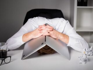 Financial Burnout: Saat Capek Cari Uang Tapi Saldo Tabungan Tidak Bertambah