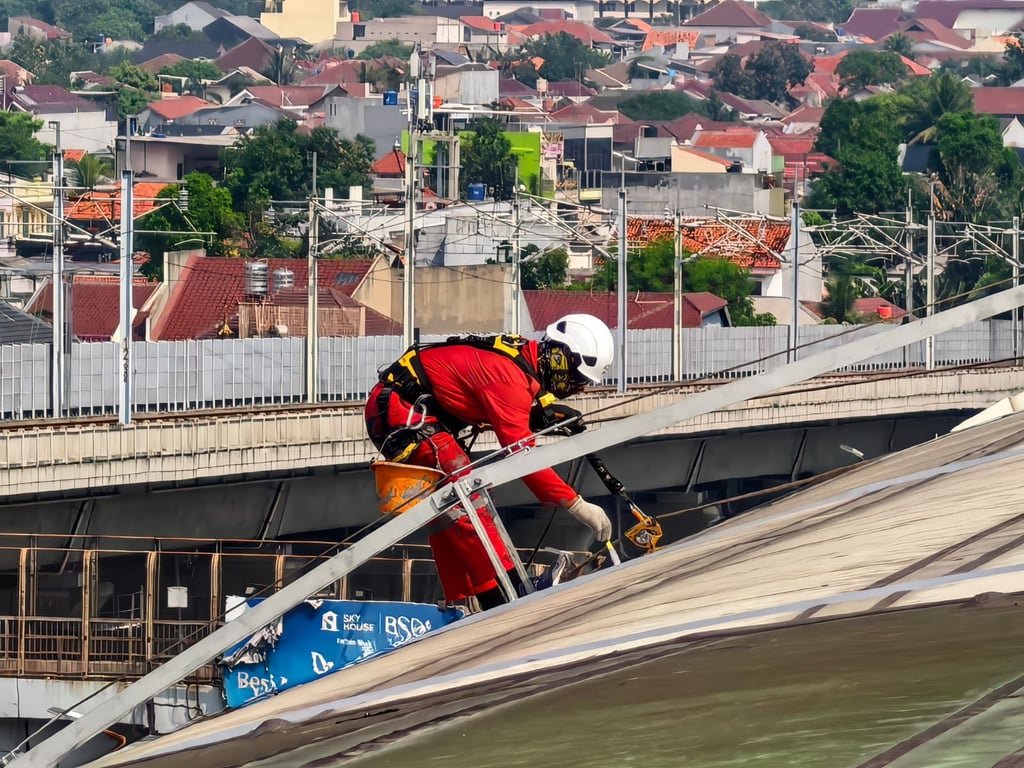 Nyaman Sejak Langkah Pertama: KAI Perkuat Keandalan Fasilitas Stasiun Seiring Pertumbuhan Pengguna LRT Jabodebek Nyaman Sejak Langkah Pertama: KAI Perkuat Keandalan Fasilitas Stasiun Seiring Pertumbuhan Pengguna LRT Jabodebek