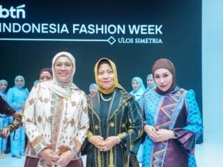 Ketua Dekranasda Konawe Utara Promosikan Tenun Konasara di Indonesia Fashion Week 2026