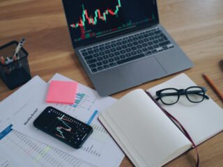 Menyusun Trading Plan Hari Minggu: Kunci Menghadapi Pembukaan Pasar Senin Pagi dengan Tenang