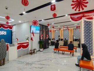Semarak HUT ke-81 RI, BRI BO Kelapa Gading Percantik Kantor dengan Nuansa Merah Putih