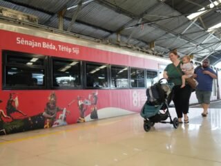 KAI Daop 2 Bandung, Percantik Stasiun dan KA dengan Ornamen Kemerdekaan