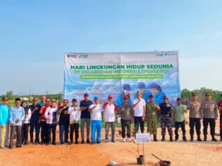 Dukung Kawasan Hijau, Pelindo Tanam 600 Pohon di Coastal Area Karimun